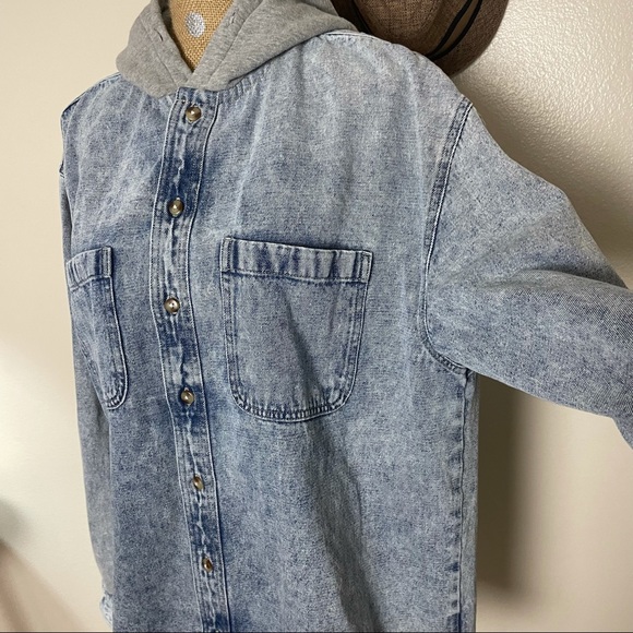 Urban Outfitter Acid Wash Light Denim Jean Button Front Hooded Large Jacket - Picture 5 of 17